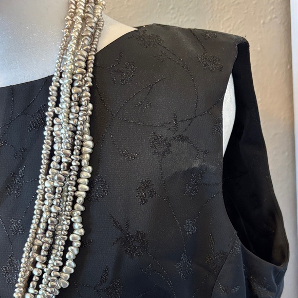 Preston & York Black Floral Top - Picture 2 of 4